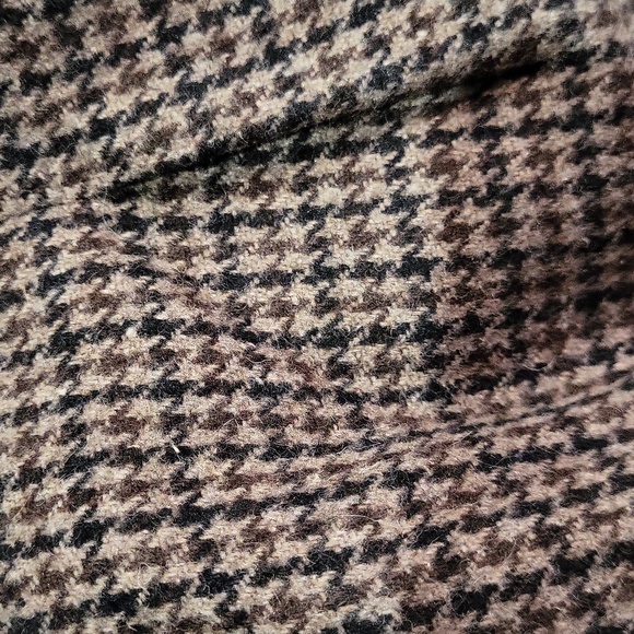 Express Shorts - Picture 5 of 12